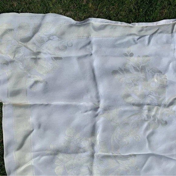 Table Cloth - Picture 2 of 5